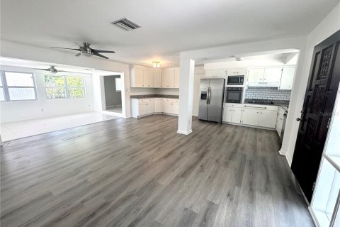 House in Seminole, Florida 3 bedrooms, 114.27 sq.m. № 1880888 - photo 12