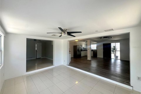House in Seminole, Florida 3 bedrooms, 114.27 sq.m. № 1880888 - photo 14