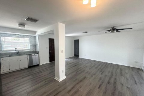 House in Seminole, Florida 3 bedrooms, 114.27 sq.m. № 1880888 - photo 9
