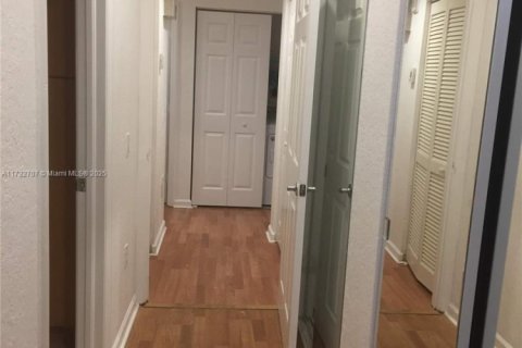 Condominio en alquiler en West Palm Beach, Florida, 2 dormitorios, 132.29 m2 № 1813992 - foto 2