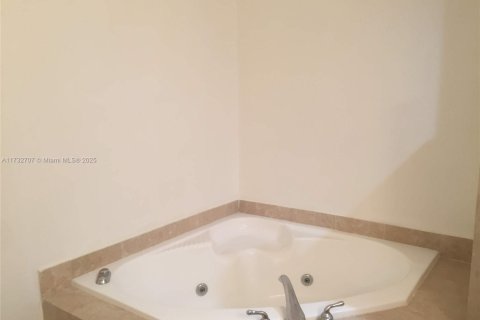 Condominio en alquiler en West Palm Beach, Florida, 2 dormitorios, 132.29 m2 № 1813992 - foto 5
