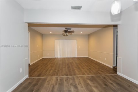 Снять в аренду виллу или дом в Стьюарт, Флорида 3 спальни, 140.65м2, № 1945088 - фото 4