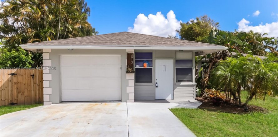 Дом в Стьюарт, Флорида 3 спальни, 140.65м2 № 1945088