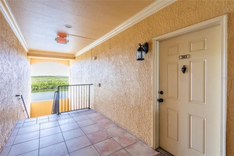 Condo in Tampa, Florida, 1 bedroom  № 1777541 - photo 2