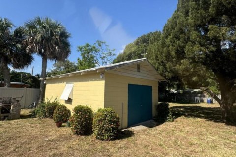 House in Fort Pierce, Florida 2 bedrooms, 127.09 sq.m. № 1141181 - photo 1