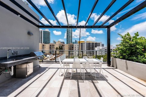 Condominio en alquiler en Miami, Florida, 1 dormitorio, 56.67 m2 № 2074769 - foto 28
