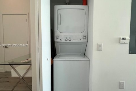 Condominio en alquiler en Miami, Florida, 1 dormitorio, 56.67 m2 № 2074769 - foto 12