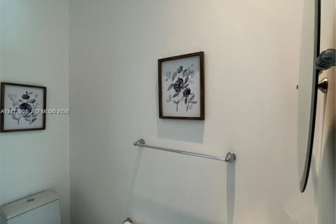 Condominio en alquiler en Miami, Florida, 1 dormitorio, 56.67 m2 № 2074769 - foto 11
