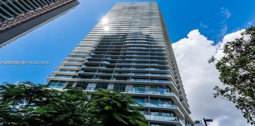 Condominio en Miami, Florida, 1 dormitorio  № 2074769