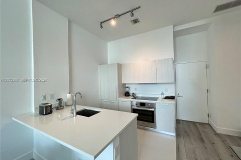 Condominio en alquiler en Miami, Florida, 1 dormitorio, 56.67 m2 № 2074769 - foto 2