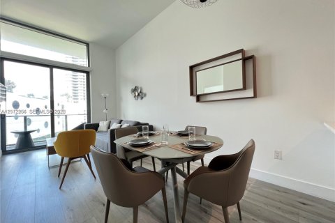 Condominio en alquiler en Miami, Florida, 1 dormitorio, 56.67 m2 № 2074769 - foto 3