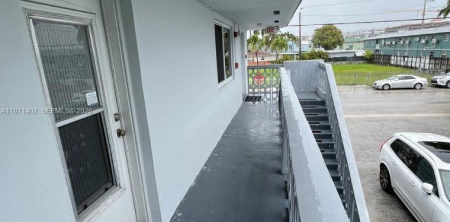 Condominio en Miami, Florida, 2 dormitorios  № 2032769