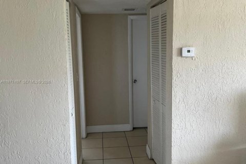 Condominio en alquiler en Miami, Florida, 2 dormitorios, 77.02 m2 № 2032769 - foto 7