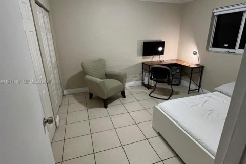 Condominio en alquiler en Miami, Florida, 2 dormitorios, 77.02 m2 № 2032769 - foto 10