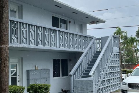 Condominio en alquiler en Miami, Florida, 2 dormitorios, 77.02 m2 № 2032769 - foto 2