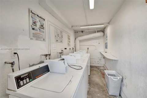 Condominio en alquiler en Miami, Florida, 2 dormitorios, 77.02 m2 № 2032769 - foto 14