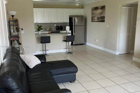 Condominio en alquiler en Miami, Florida, 2 dormitorios, 77.02 m2 № 2032769 - foto 5