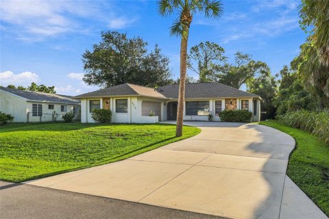 Casa en Port Charlotte, Florida 3 dormitorios, 135.82 m2 № 2374109