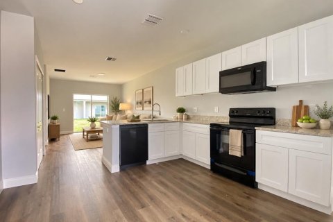 Commercial property in Ocala, Florida 6 bedrooms, 217.39 sq.m. № 2420168 - photo 2