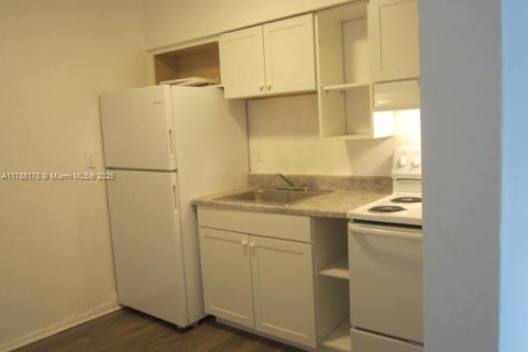 Propiedad comercial en venta en Pompano Beach, Florida, 217.95 m2 № 1741813 - foto 24