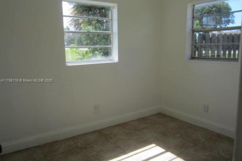 Propiedad comercial en venta en Pompano Beach, Florida, 217.95 m2 № 1741813 - foto 14