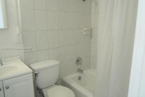 Propiedad comercial en venta en Pompano Beach, Florida, 217.95 m2 № 1741813 - foto 10