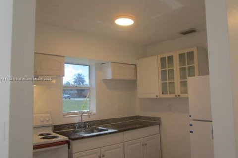 Propiedad comercial en venta en Pompano Beach, Florida, 217.95 m2 № 1741813 - foto 6