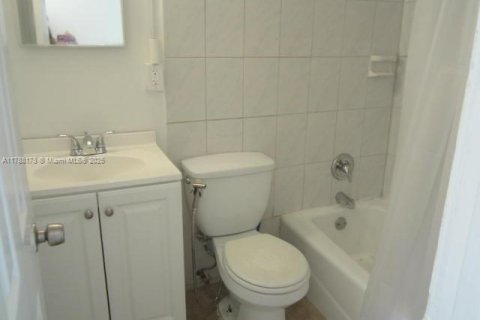 Propiedad comercial en venta en Pompano Beach, Florida, 217.95 m2 № 1741813 - foto 9