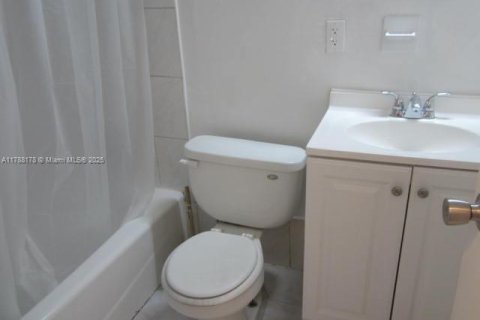 Propiedad comercial en venta en Pompano Beach, Florida, 217.95 m2 № 1741813 - foto 28