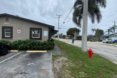 Propiedad comercial en venta en Pompano Beach, Florida, 217.95 m2 № 1741813 - foto 1