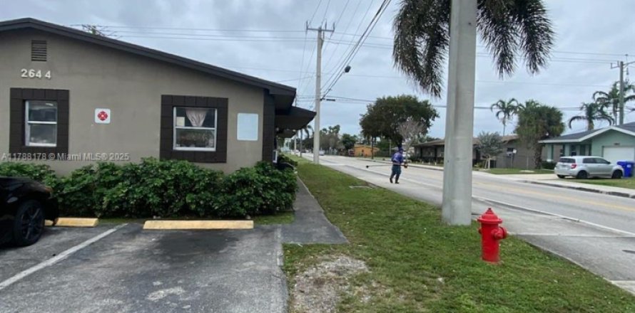 Propiedad comercial en Pompano Beach, Florida 217.95 m2 № 1741813