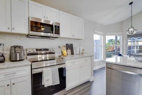 Villa ou maison à louer à Kissimmee, Floride: 4 chambres, 192.68 m2 № 1853313 - photo 8