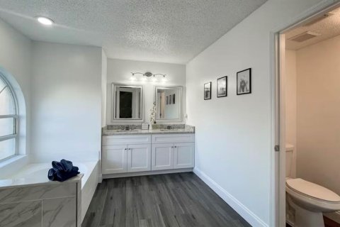 Villa ou maison à louer à Kissimmee, Floride: 4 chambres, 192.68 m2 № 1853313 - photo 14