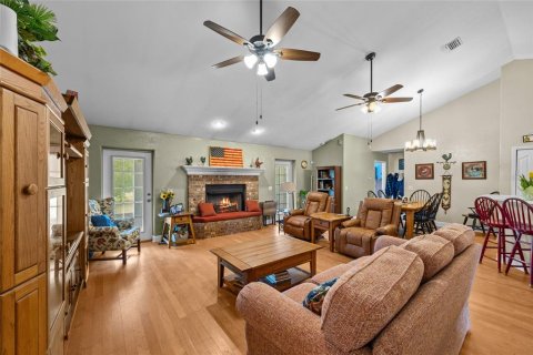 House in Alachua, Florida 3 bedrooms, 191.84 sq.m. № 1675719 - photo 6