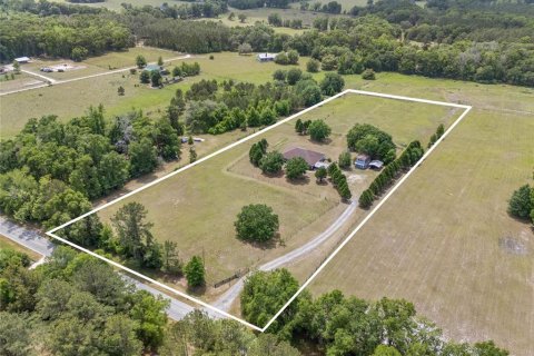 House in Alachua, Florida 3 bedrooms, 191.84 sq.m. № 1675719 - photo 1