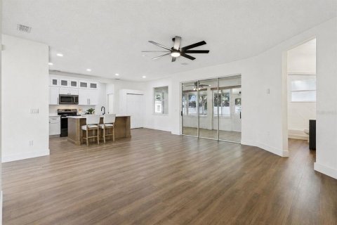 Casa en venta en Clermont, Florida, 4 dormitorios, 202.81 m2 № 2273258 - foto 24