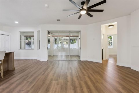 Casa en venta en Clermont, Florida, 4 dormitorios, 202.81 m2 № 2273258 - foto 25