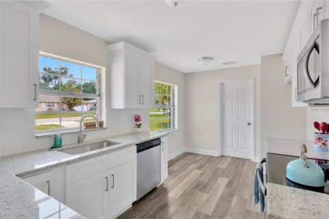 Casa en alquiler en Brandon, Florida, 3 dormitorios, 148.64 m2 № 1855424 - foto 4