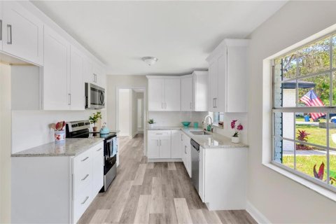 Casa en alquiler en Brandon, Florida, 3 dormitorios, 148.64 m2 № 1855424 - foto 5