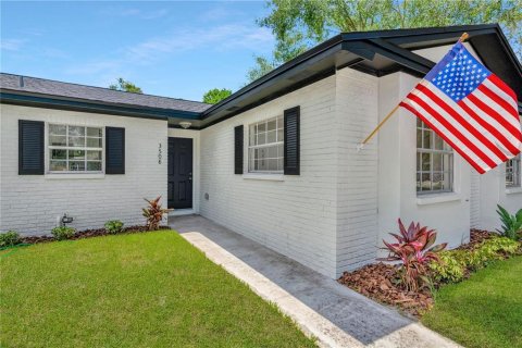 Casa en alquiler en Brandon, Florida, 3 dormitorios, 148.64 m2 № 1855424 - foto 3