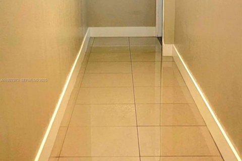 Appartement à louer à Hollywood, Floride: 1 chambre, 1038.55 m2 № 1987725 - photo 6