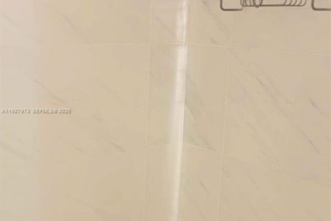 Appartement à louer à Hollywood, Floride: 1 chambre, 1038.55 m2 № 1987725 - photo 3