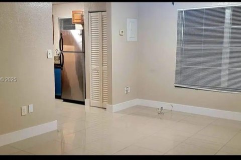Appartement à louer à Hollywood, Floride: 1 chambre, 1038.55 m2 № 1987725 - photo 7