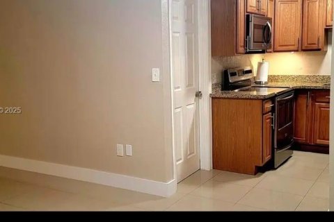 Appartement à louer à Hollywood, Floride: 1 chambre, 1038.55 m2 № 1987725 - photo 5