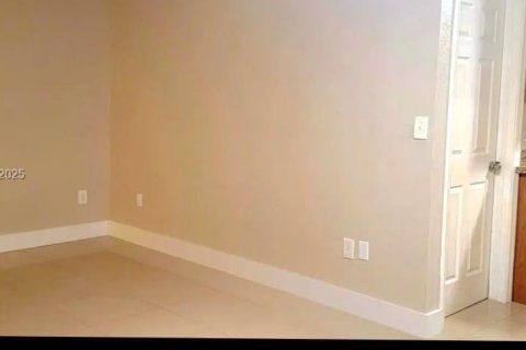 Appartement à louer à Hollywood, Floride: 1 chambre, 1038.55 m2 № 1987725 - photo 4