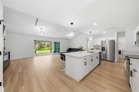 Купить виллу или дом в Порт-Шарлотт, Флорида 8 комнат, 173.54м2, № 2166979 - фото 5