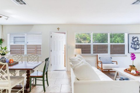 House in Saint Petersburg, Florida 2 bedrooms, 85.1 sq.m. № 1663175 - photo 12