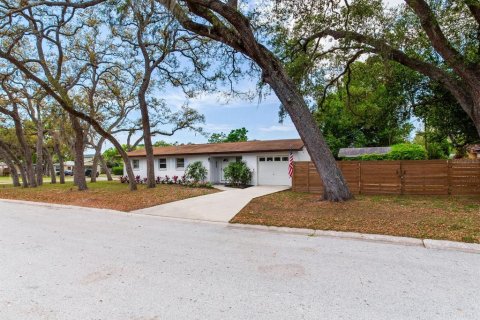 House in Saint Petersburg, Florida 2 bedrooms, 85.1 sq.m. № 1663175 - photo 3