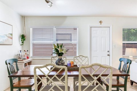 House in Saint Petersburg, Florida 2 bedrooms, 85.1 sq.m. № 1663175 - photo 14