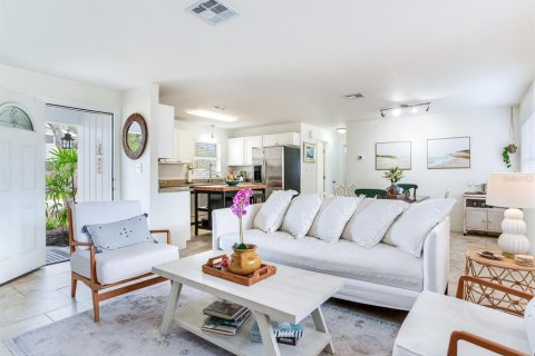 House in Saint Petersburg, Florida 2 bedrooms, 85.1 sq.m. № 1663175 - photo 9